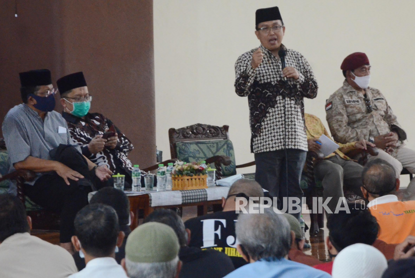 KH Nadjamuddin semasa hidup aktif sebagai kader Muhammadiyah dan pengurus MUI. 