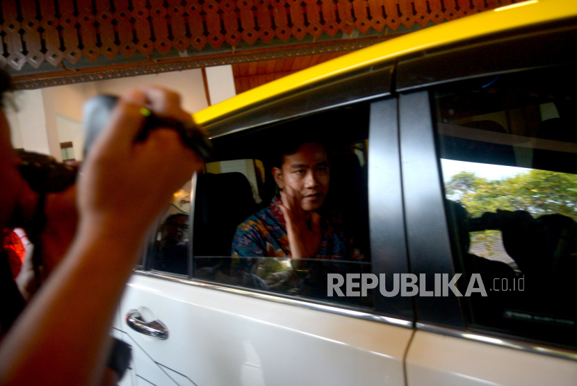 Wali Kota Surakarta, Gibran Rakabuming Raka dipilih menjadi cawapres pendamping Prabowo Subianto.