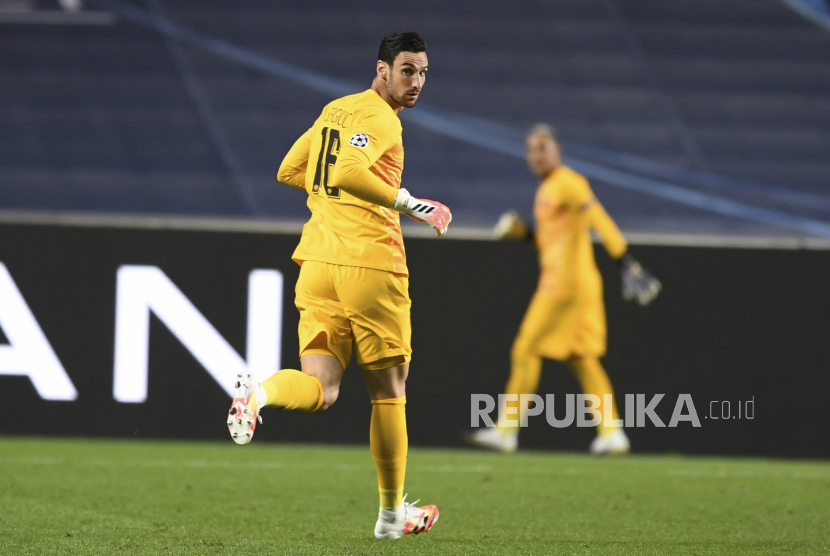 Kiper Paris Saint-Germain, Sergio Rico saat ini dalam masa pemulihan cedera otak.