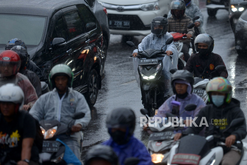  Badan Meteorologi, Klimatologi, dan Geofisika (BMKG) Wilayah III Denpasar memperingatkan warga potensi angin kencang di wilayah Provinsi Bali bagian utara dan selatan pada akhir tahun. (ilustrasi)