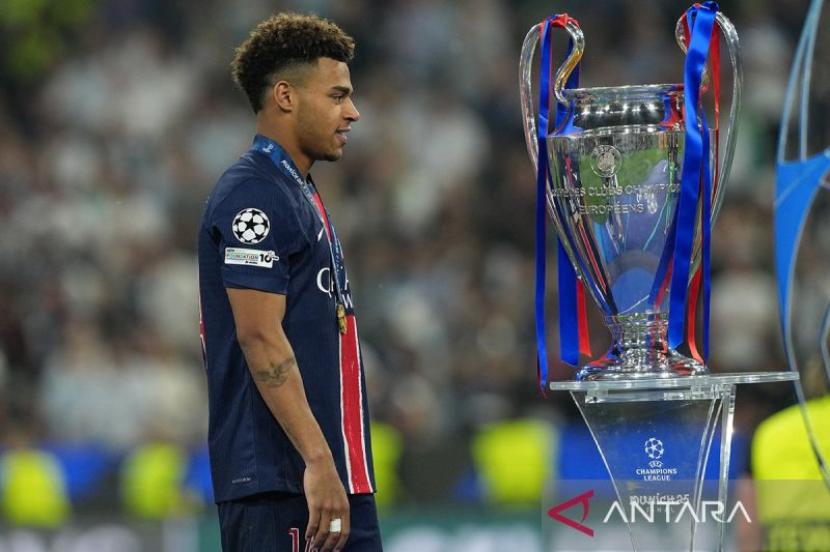 PSG pastikan Desire Doue absen beberapa pekan akibat cedera paha.