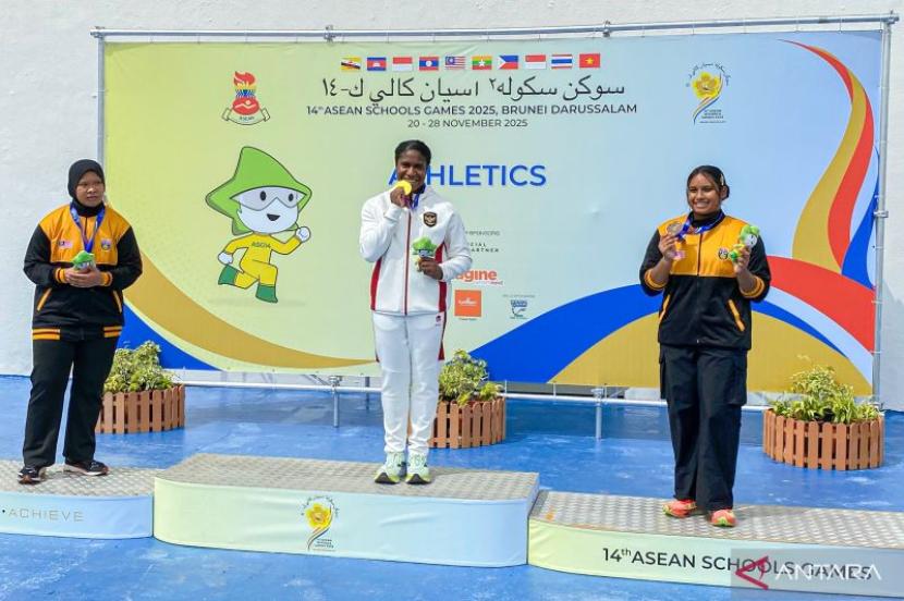 Lina Hisage pecahkan rekornas tolak peluru U18 di ASEAN School Games.