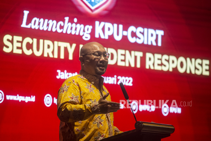 Ketua Komisi Pemilihan Umum (KPU), Ilham Saputra, menyatakan pelaksanaan Pemilu 2024 akan tetap digelar sesuai jadwal. 