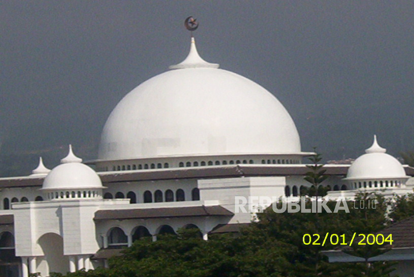 Kawasan Kampus UMM ; Masjid di Kampus Universita Muhammadiyah Malang 