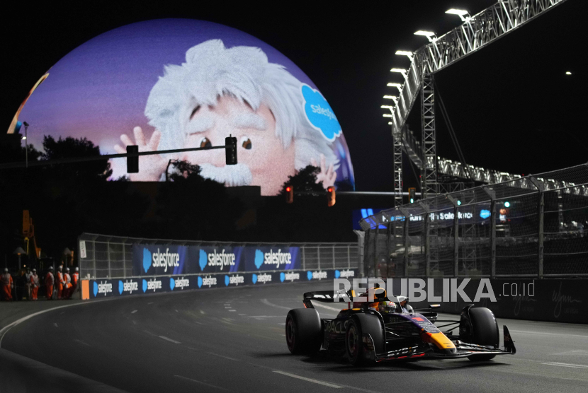 Red Bull driver Max Verstappen, of the Netherlands, drives during the final practice session for the Formula One Las Vegas Grand Prix auto race, Friday, Nov. 17, 2023, in Las Vegas. 
