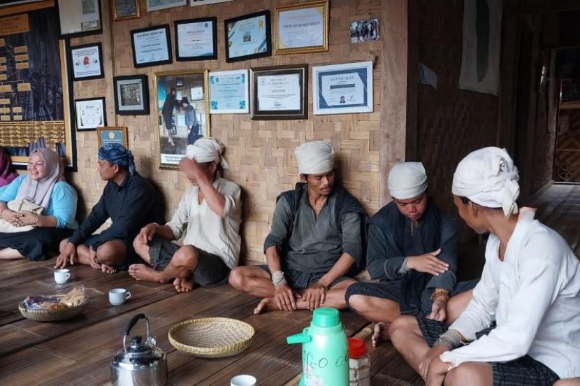 Warga Badui sementara diminta tidak berjualan madu ke Jakarta.