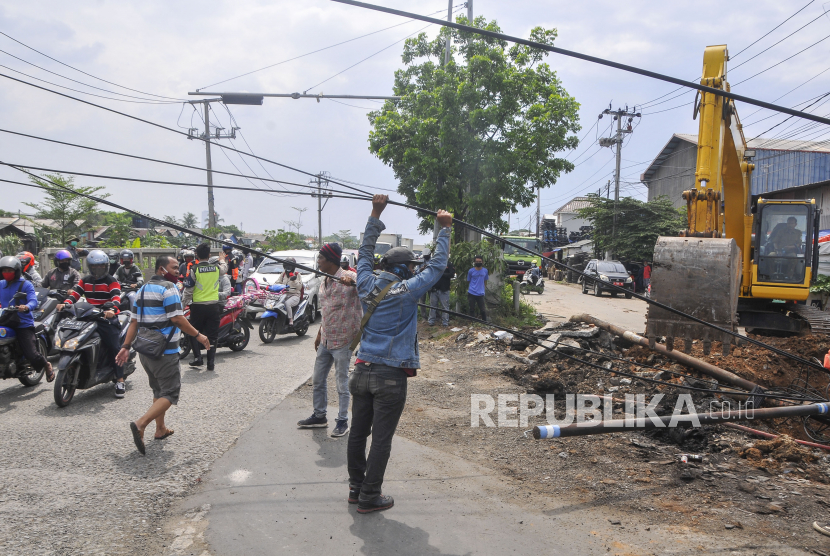 Anggaran Rp 3 miliar dikeluarkan untuk perbaiki jalan Kalimalang, Bekasi.