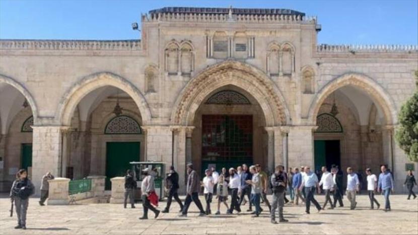 Puluhan pemukim Israel pada memaksa masuk ke Kompleks Masjid al-Aqsa di Yerusalem Timur pada Kamis (24/6).