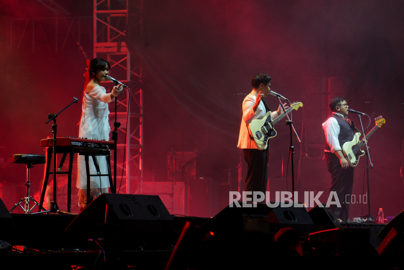 Grup band Reality Club saat tampil di Pestapora, JIExpo Kemayoran, Jakarta, Ahad (24/9/2023). Reality Club batalkan showcase-nya di SXSW, Amerika Serikat.