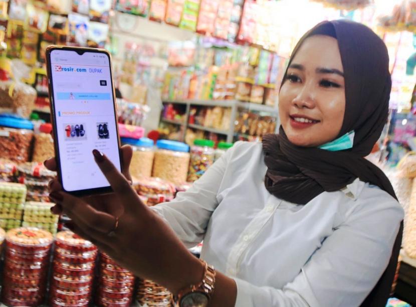 Para Pedagang di Dupak Grosir Surabaya Kini Punya Marketplace Khusus
