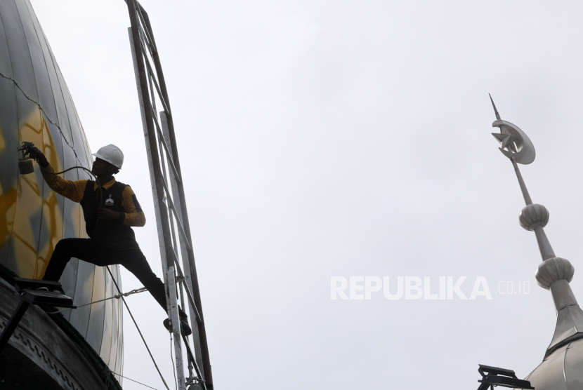 Kementerian Keuangan (Kemenkeu) mencatat, penerimaan pajak dari tiga sektor usaha menunjukkan perbaikan pada bulan lalu, meskipun masih tumbuh di zona negatif dibandingkan tahun lalu. Tiga sektor tersebut adalah transportasi dan pergudangan, pertambangan hingga konstruksi dan real estate.