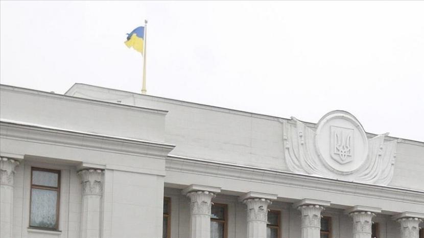 KIEV -- Parlemen Ukraina pada Selasa (3/5/2022) mengesahkan RUU yang melarang kegiatan partai politik yang memiliki 