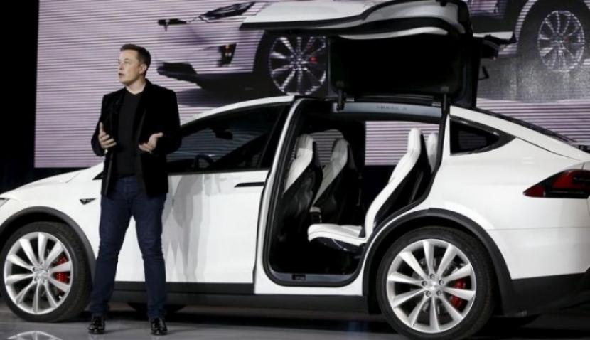 Dengan Bangga Elon Musk Umumkan... Pendapatan Bersih Tesla Tembus Rp16,5 Triliun! (Foto: Reuters/Stephen Lam)