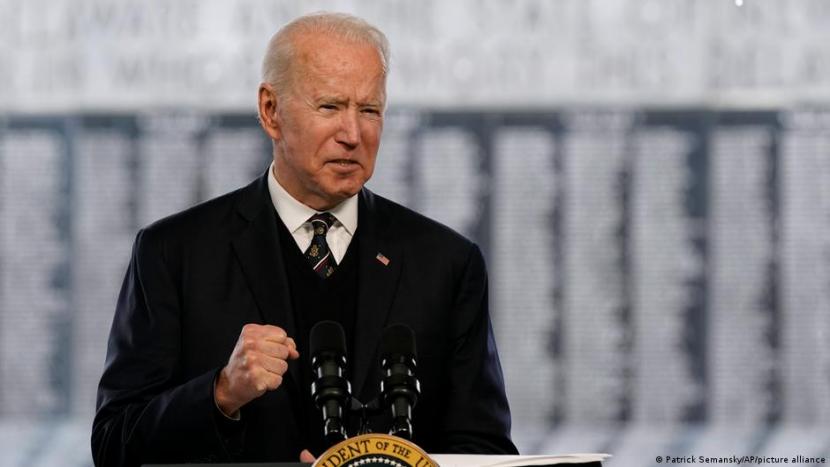 Presiden AS Joe Biden memberikan pembelaannya atas demokrasi AS yang belum sempurna dan berjanji untuk terus berjuang.