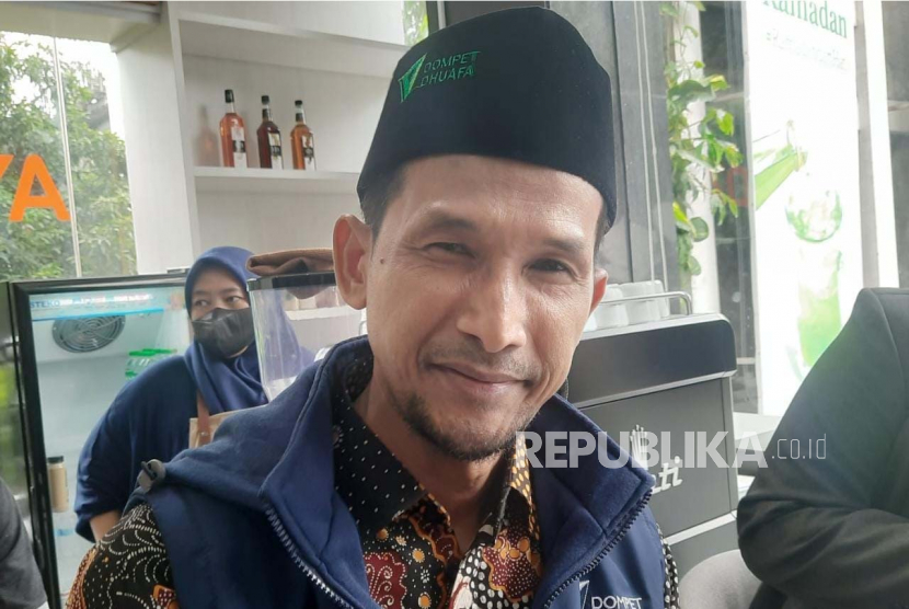 Salah satu Dai Ambassador Dompet Dhuafa, Ustadz Badrussalim saat diwawancara usai acara Pelepasan Dai Ambassador di Gedung Filantropi Dompet Dhuafa, Pasar Minggu, Jakarta Selatan, Senin (20/3/2023).