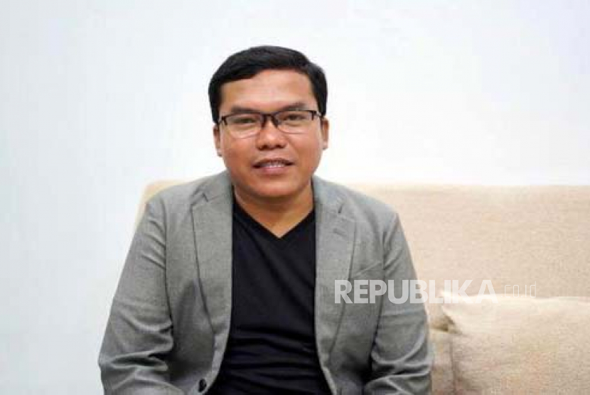 Pengamat Politik sekaligus CEO & Founder Voxpol Center Research and Consulting Pangi Syarwi Chaniago saat diwawancarai terkait isu reshuffle kabinet di Jakarta, Jumat (17/3/2023).