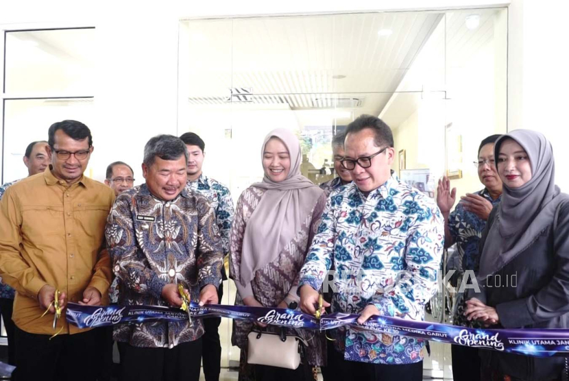 Bupati Garut Rudy Gunawan menghadiri peresmian Klinik Utama Hasna Medika Garut, yang berlokasi di Jalan Otto Iskandar Dinata, Kecamatan Tarogong Kaler, Kabupaten Garut, Ahad (8/10/2023).