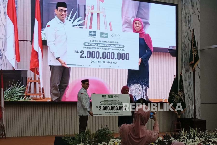 Ketua Umum PP Muslimat NU, Khofifah Indar Parawansa dalam Acara Halal bi Halal PP Muslimat NU, di Gedung Kementerian Agama, Thamrin, Jakarta, Sabtu (4/5/2024). 