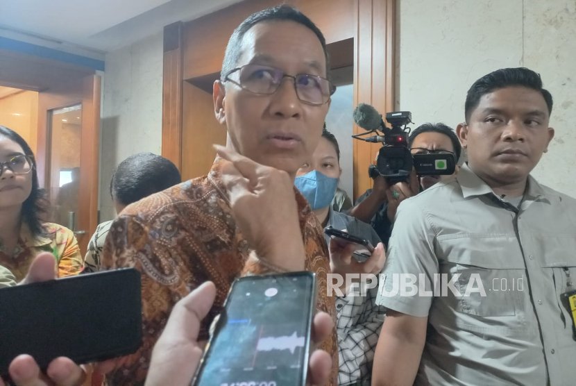 Pj Gubernur DKI Jakarta Heru Budi Hartono saat diwawancara di Balai Kota DKI Jakarta, Selasa (10/9/2024). 