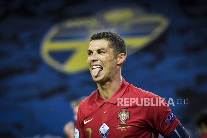 Reaksi pemain Portugal Cristiano Ronaldo saat pertandingan sepak bola UEFA Nations League, divisi A, grup 3 antara Swedia dan Portugal di Friends Arena di Stockholm, Swedia, 08 September 2020 (diterbitkan ulang pada 13 Oktober 2020). 