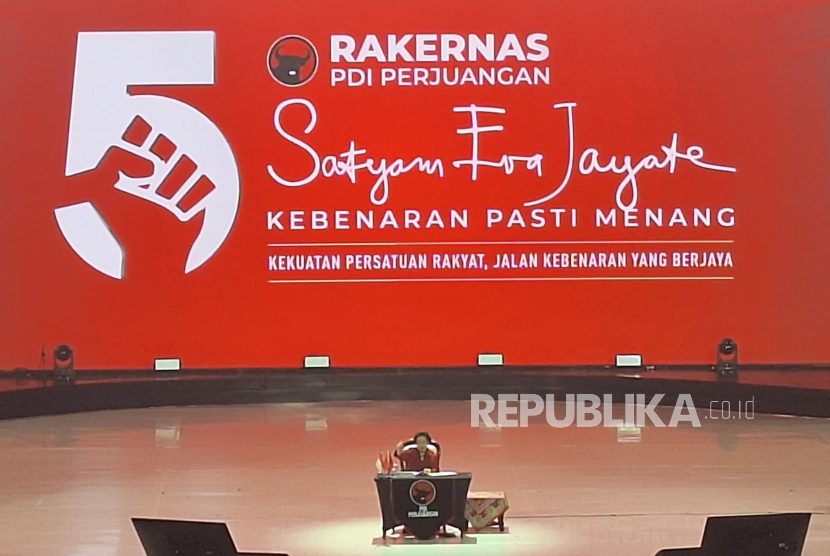 Ketua Umum Partai Demokrasi Indonesia Perjuangan (PDIP), Megawati Soekarnoputri urung mengumumkan sikap politik PDIP dalam Rakernas V, di Beach International Stadium, Jakarta, Ahad (26/5/2024). 