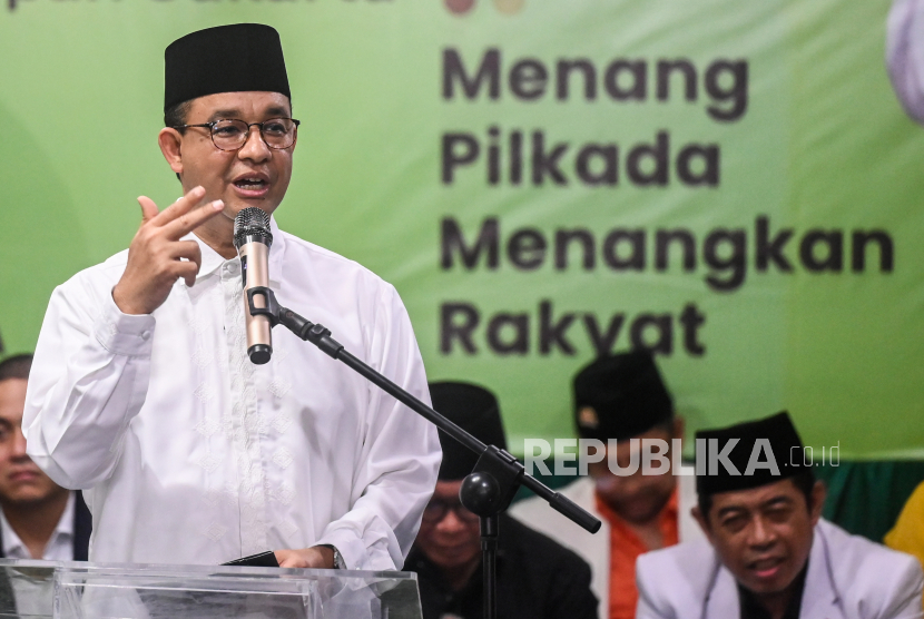 Gubernur DKI Jakarta periode 2017-2022 Anies Baswedan memberikan sambutan saat menghadiri acara tasyakuran Harlah ke-26 PKB di Jakarta, Ahad (21/7/2024). Harlah ke-26 PKB tersebut mengangkat tema Menang Pilkada Menangkan Rakyat. 