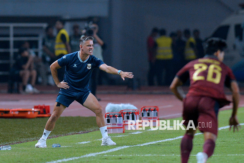Herdman Minta Penggawa Timnas Indonesia Tetap Tenang Hadapi Permainan Vietnam