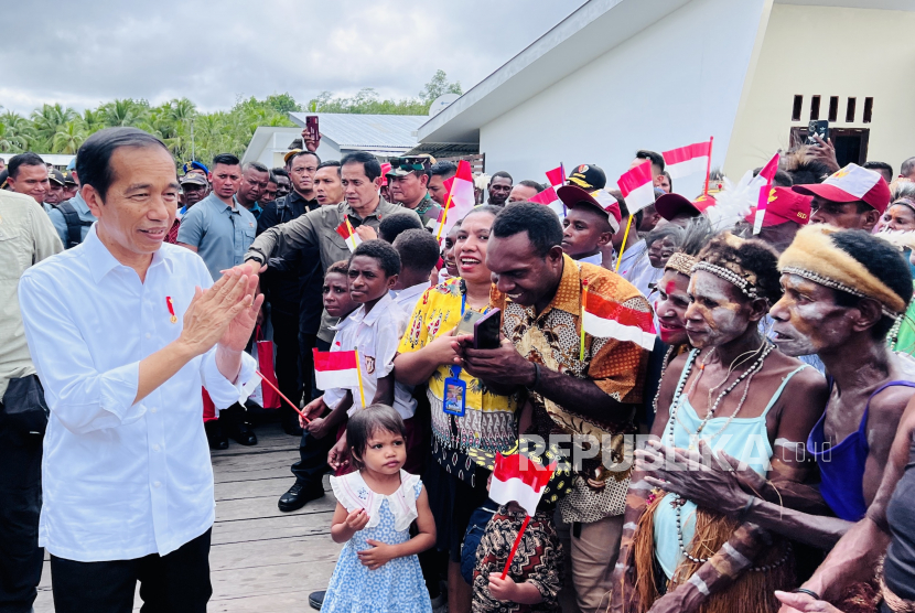 Presiden Jokowi di Bandara Ewer, Papua Selatan, Kamis (6/7/2023).