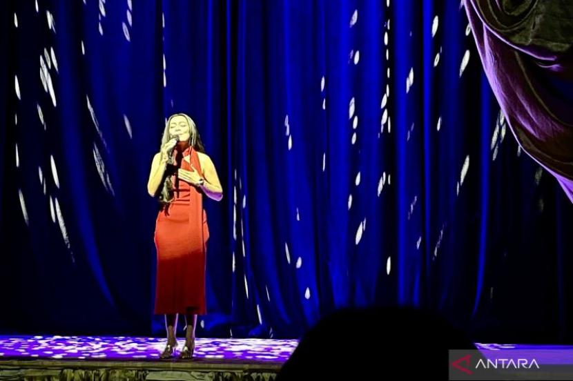 Dee Lestari Buka Musikal Perahu Kertas di Jakarta