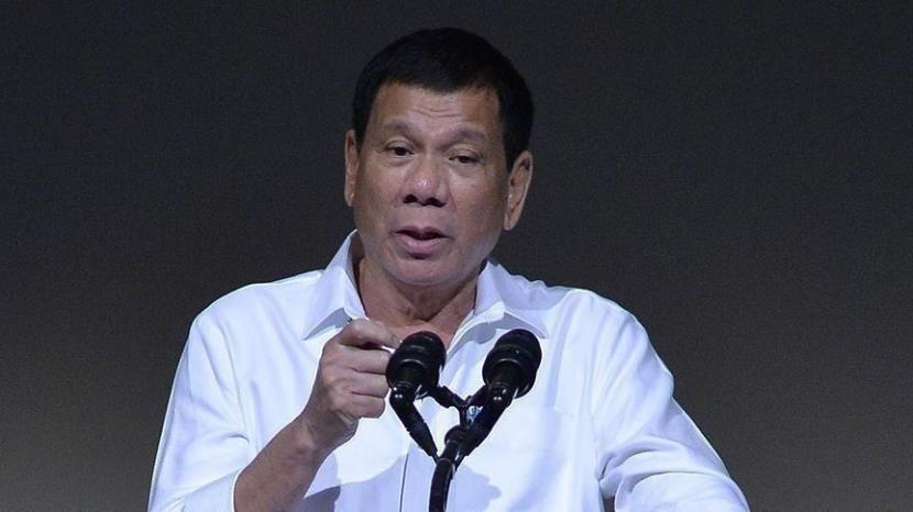 Presiden Filipina Rodrigo Duterte meneken anggaran nasional sebesar P4,5 triliun atau Rp1.327,61 triliun.