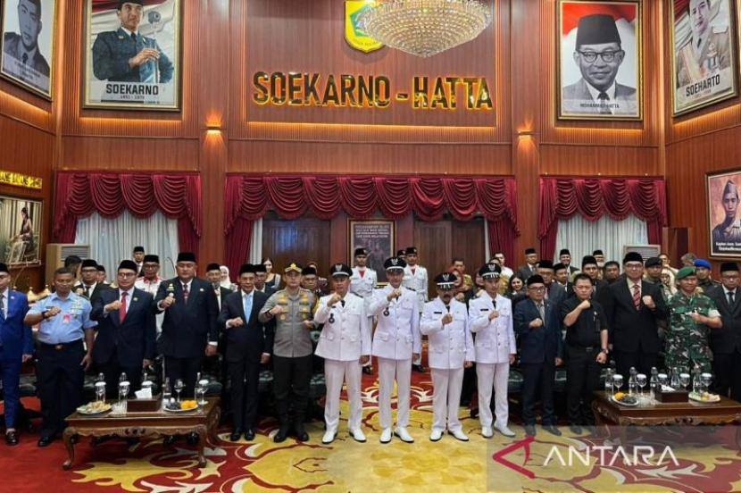 Ketua DPRD Bogor pesankan integritas bagi kades PAW yang dilantik.