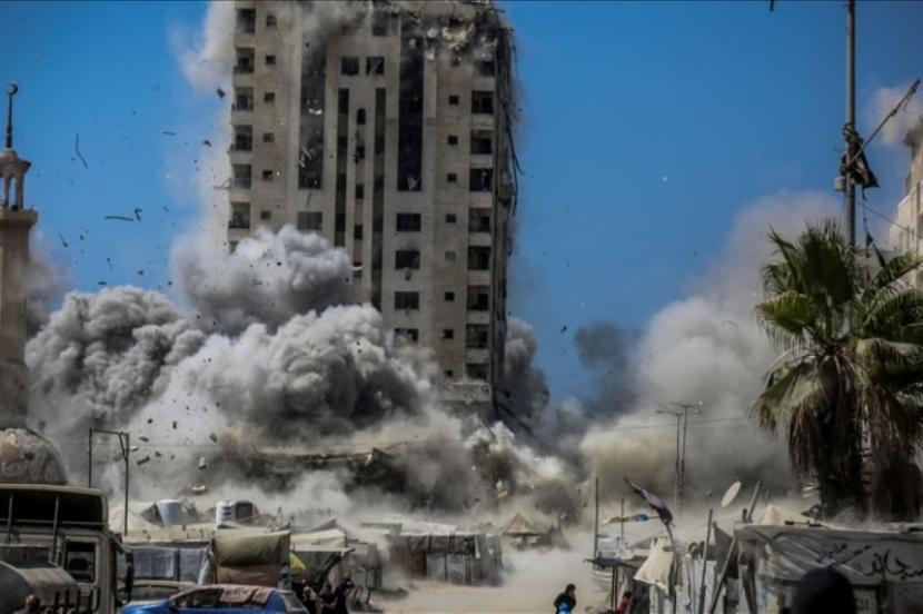 Israel gempur gedung yang dihuni ratusan warga Palestina di Gaza.