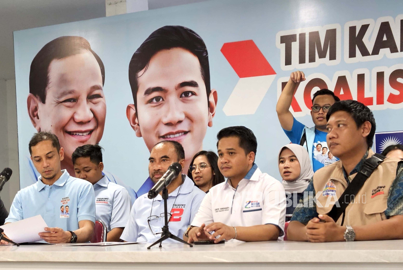 Kelompok gabungan relawan Erick Thohir (ET) mendeklarasikan dukungan terhadap Calon Presiden dan Wakil Presiden RI Prabowo Subianto-Gibran Rakabuming Raka di Jakarta, Rabu (3/1/2024). 