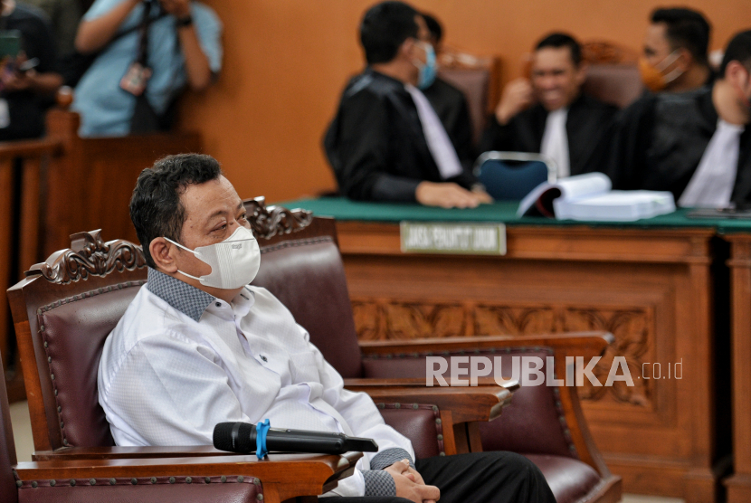 Terdakwa Kuat Maruf saat menjalani sidang tuntutan di Pengadilan Negeri Jakarta Selatan, (16/1/2023). Jaksa penuntut umum (JPU) menuntut  terdakwa Kuat Maruf penjara delapan tahun karena dinilai terbukti secara sah dan meyakinkan bersalah melakukan pembunuhan berencana terhadap Brigadir Nofriansyah Yosua Hutabarat atau Brigadir J. Kuat Maruf diyakini melanggar pasal 340 KUHP juncto pasal 55 ayat (1) ke-1 KUHP tentang pembunuhan berencana.