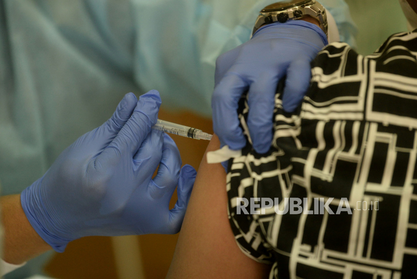 Saat ini, Indonesia mampu mencapai 1,6 juta suntikan vaksin per hari.