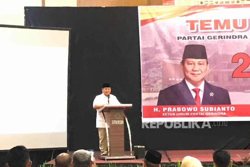Ketua Umum Partai Gerindra, Prabowo Subianto, pada acara Temu Kader se-Sumatra Barat, di hotel Emersia, Batusangkar, Kabupaten Tanah Datar, Sabtu (29/4/2023) 