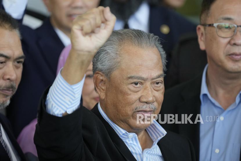 Mantan perdana menteri Malaysia Muhyiddin Yassin dibebaskan oleh pengadilan tinggi dari empat tuduhan korupsi pada Selasa (15/8/2023).