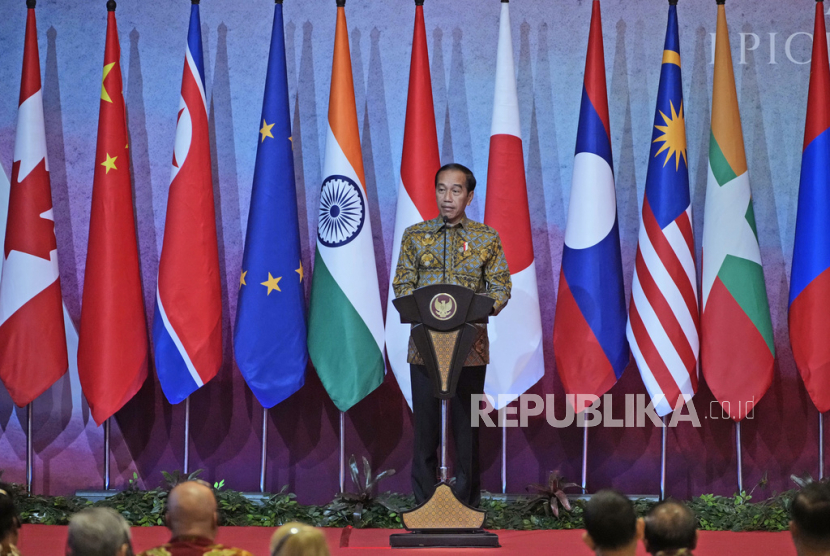 Presiden Joko Widodo (Jokowi) menegaskan, ASEAN tidak boleh menjadi ajang persaingan.