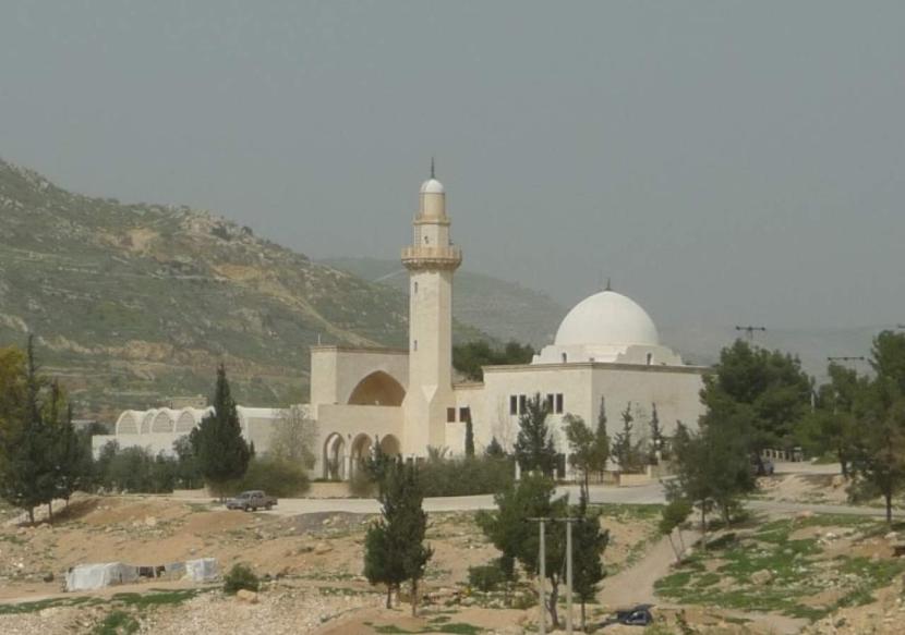 Tempat yang diyakini sebagai makam Nabi Syuaib di Wadi Syuaib, Yordania.