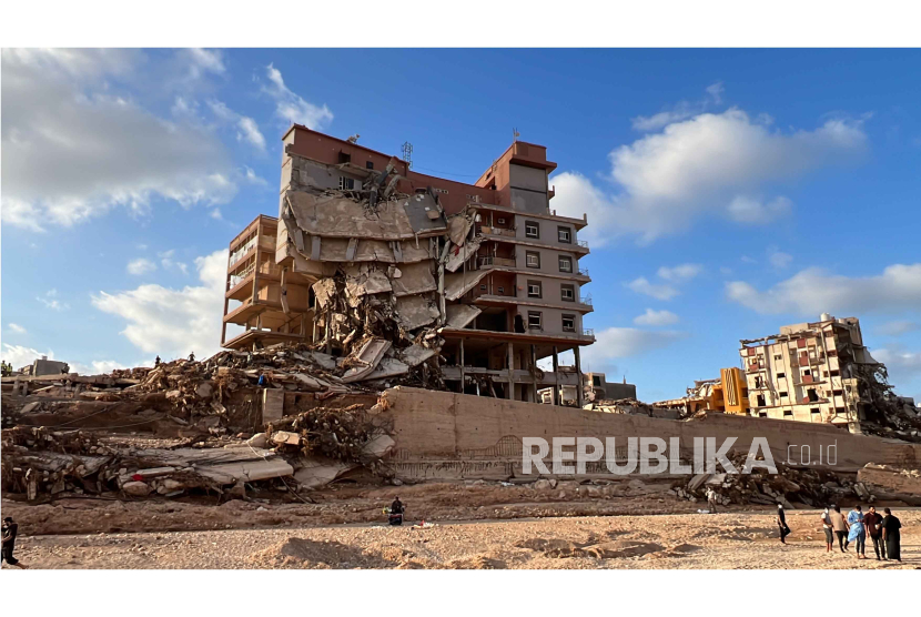 Sebuah bangunan rusak, beberapa hari setelah Badai Daniel menyapu Libya timur, di kota pelabuhan Derna, Libya, (18/9/2023).