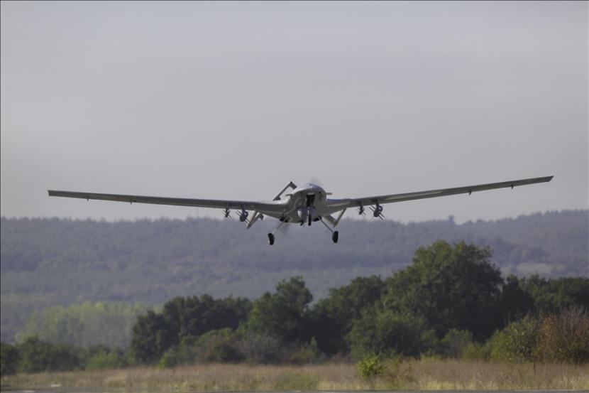 Menteri Pertahanan Irak mengatakan drone berguna dalam perang melawan ISIS.