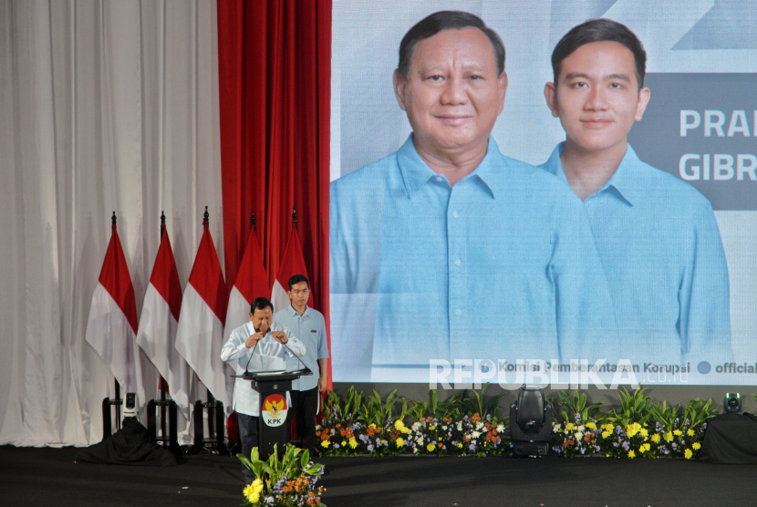 Pasangan nomor urut 2, Prabowo Subianto-Gibran Rakabuming Raka dalam acara Penguatan Antikorupsi untuk Penyelenggara Negara Berintegritas (PAKU Integritas) di Gedung KPK, Jakarta, Rabu (17/1/2024).