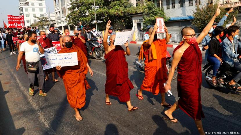 Biksu Myanmar Sinyalkan Keretakan dengan Pemerintah