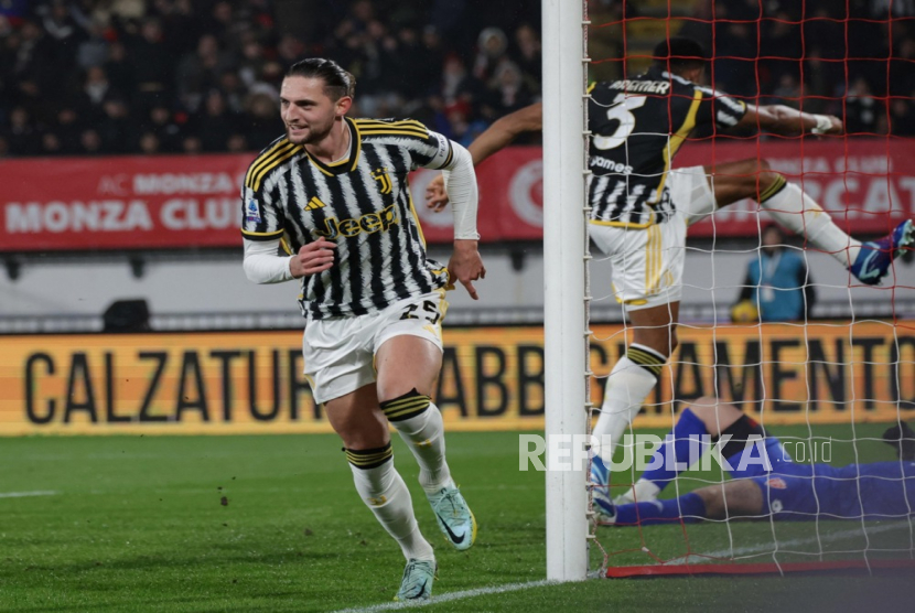 Pemain Juventus Adrien Rabiot menjadi pencetak gol dalam kemenangan Juventus atas Monza pada giornata ke-14 Serie A musim 2023/24, Sabtu (2/12/2023) dini hari WIB.