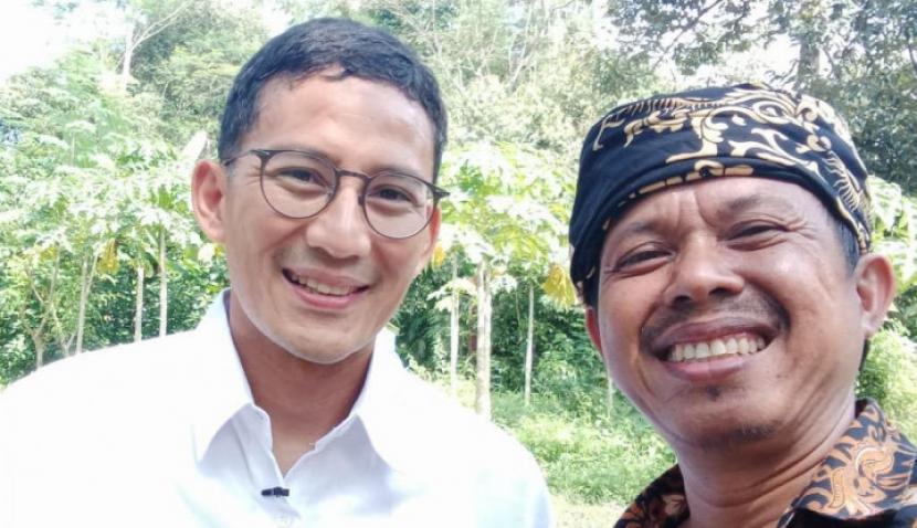 Raup Omzet Rp130 Juta Per Bulan, Sandiaga Uno Puji Kang Asep yang Sukses Berkat Jualan Kopi Kemasan. (FOTO: Instagram/saungjurasep)