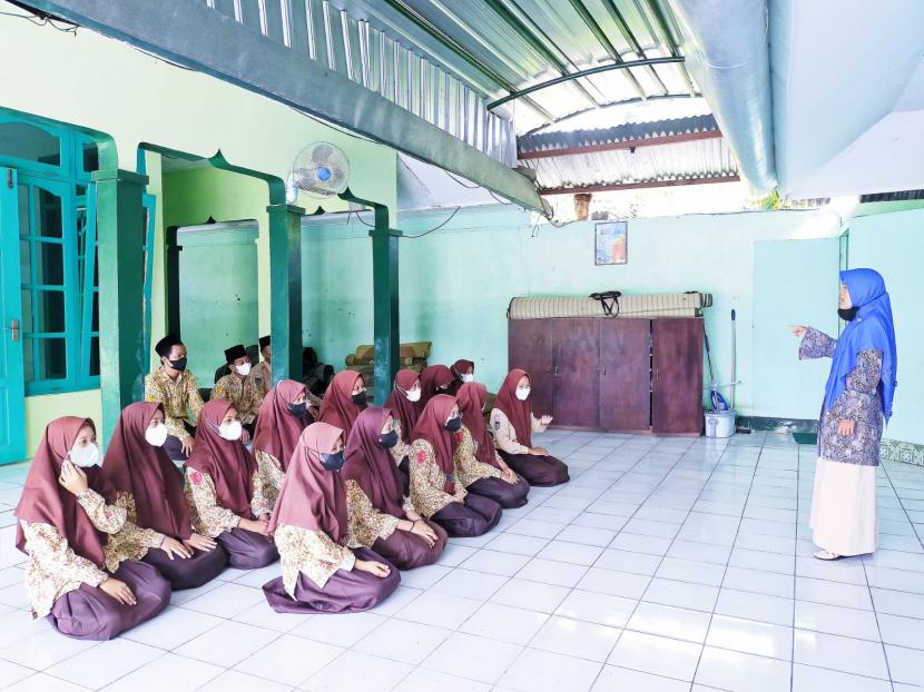 Dukung Mandatori Kemenag DIY, MTsN 3 Bantul Latihan Wisuda Tahfiz Kelas 9