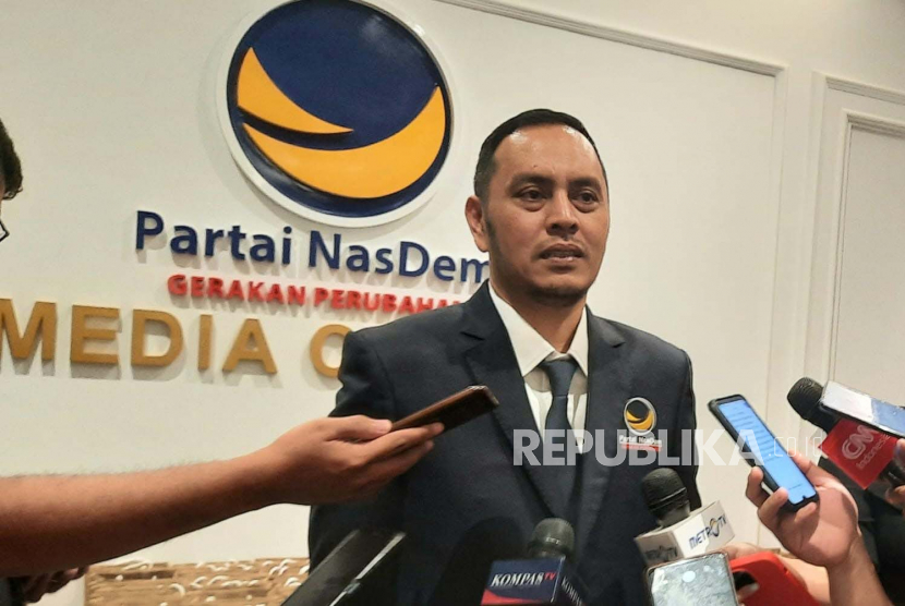 Ketua DPP Partai Nasdem Willy Aditya ketika diwawancarai wartawan di Nasdem Tower, Jakarta Pusat, Jumat (2/6/2023). Willy menyebut, partainya akan mengajukan praperadilan atas status tersangka yang melekat pada Menkominfo nonaktif Johhny Plate. 