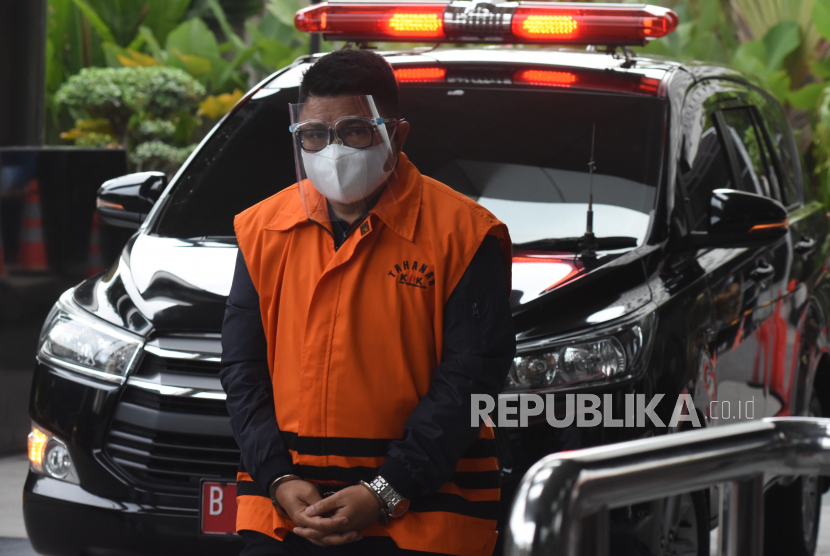 Tersangka mantan Staf Khusus Menteri Kelautan dan Perikanan Edhy Prabowo, Safri tiba untuk menjalani pemeriksaan di Gedung Merah Putih KPK.
