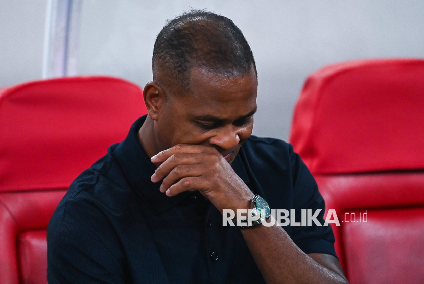 Pelatih timnas Indonesia Patrick Kluivert pada pertandingan putaran keempat Kualifikasi Piala Dunia 2026 zona Asia melawan Arab Saudi di Stadion King Abdullah Sport City, Jeddah, Arab Saudi, Rabu (8/10/2025) waktu setempat. Indonesia dikalahkan Arab Saudi dengan skor akhir 2-3.
