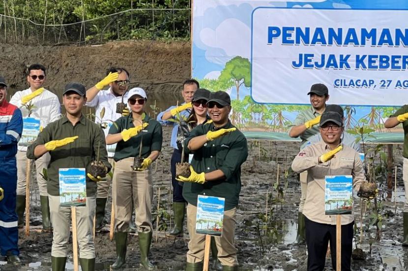 Pertamina tanam 800 mangrove di daerah operasional Kilang Cilacap.